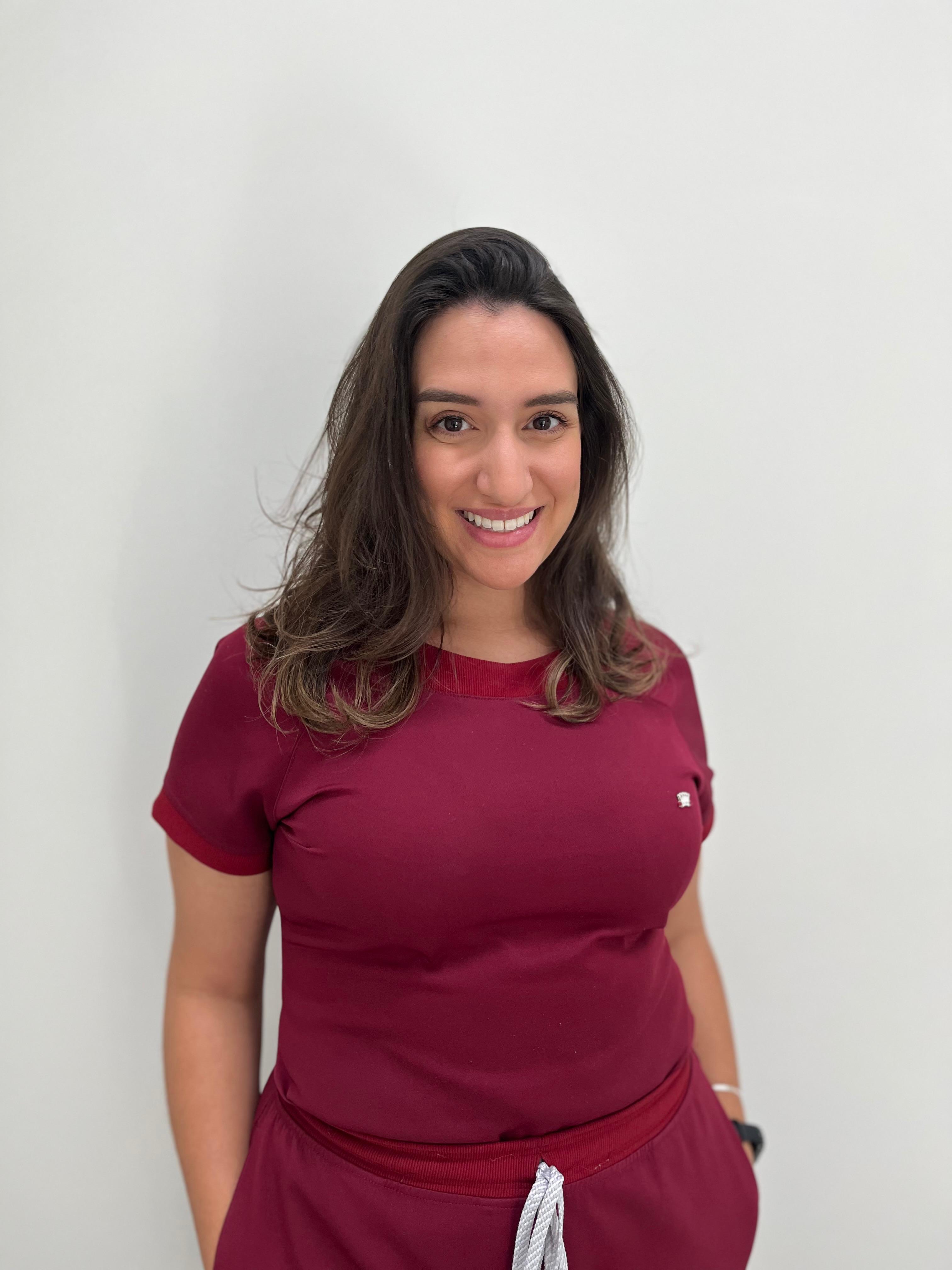 Dra. Gabriella Perissinotti, Especialista em Implantodontia e Harmonização Orofacial na Santtis